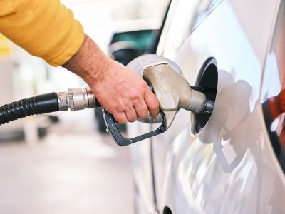 Zo tank je goedkoper nu benzine 2,71 euro kost